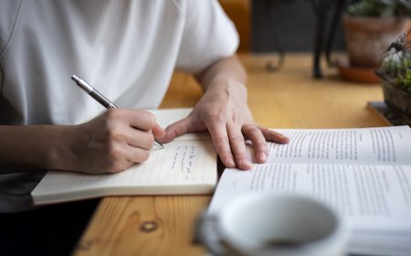 Why 2025 Is the Best Time to Start Writing a Book