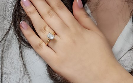 Emerald cut rings that shine with simplicity